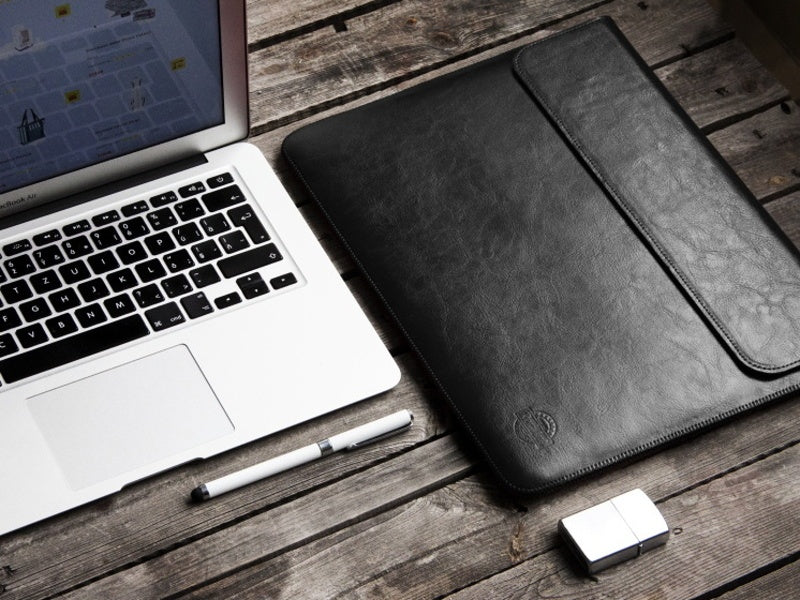 Red Ant APP MacBook Air 15 (2023) black Whiskey Aroma sleeve case