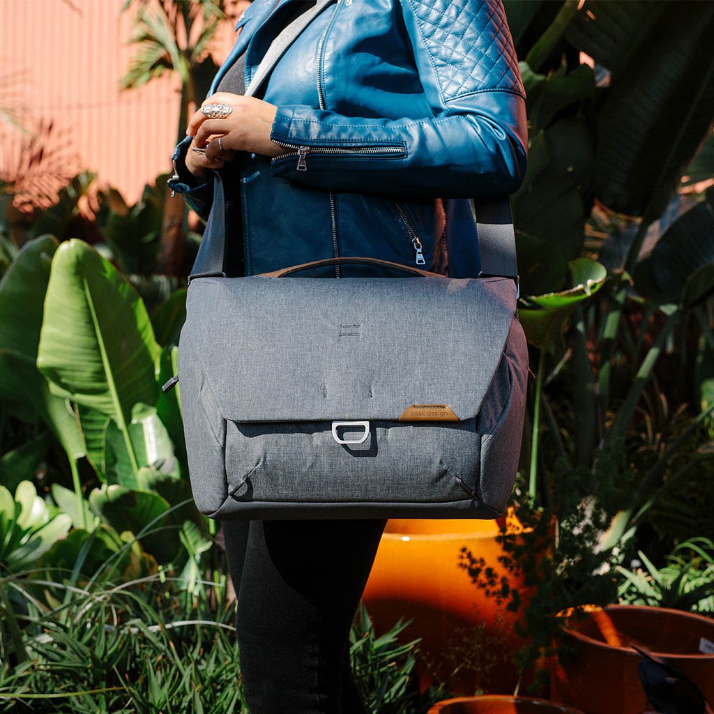 Taška Everyday Messenger Peak Design 13l - šedá
