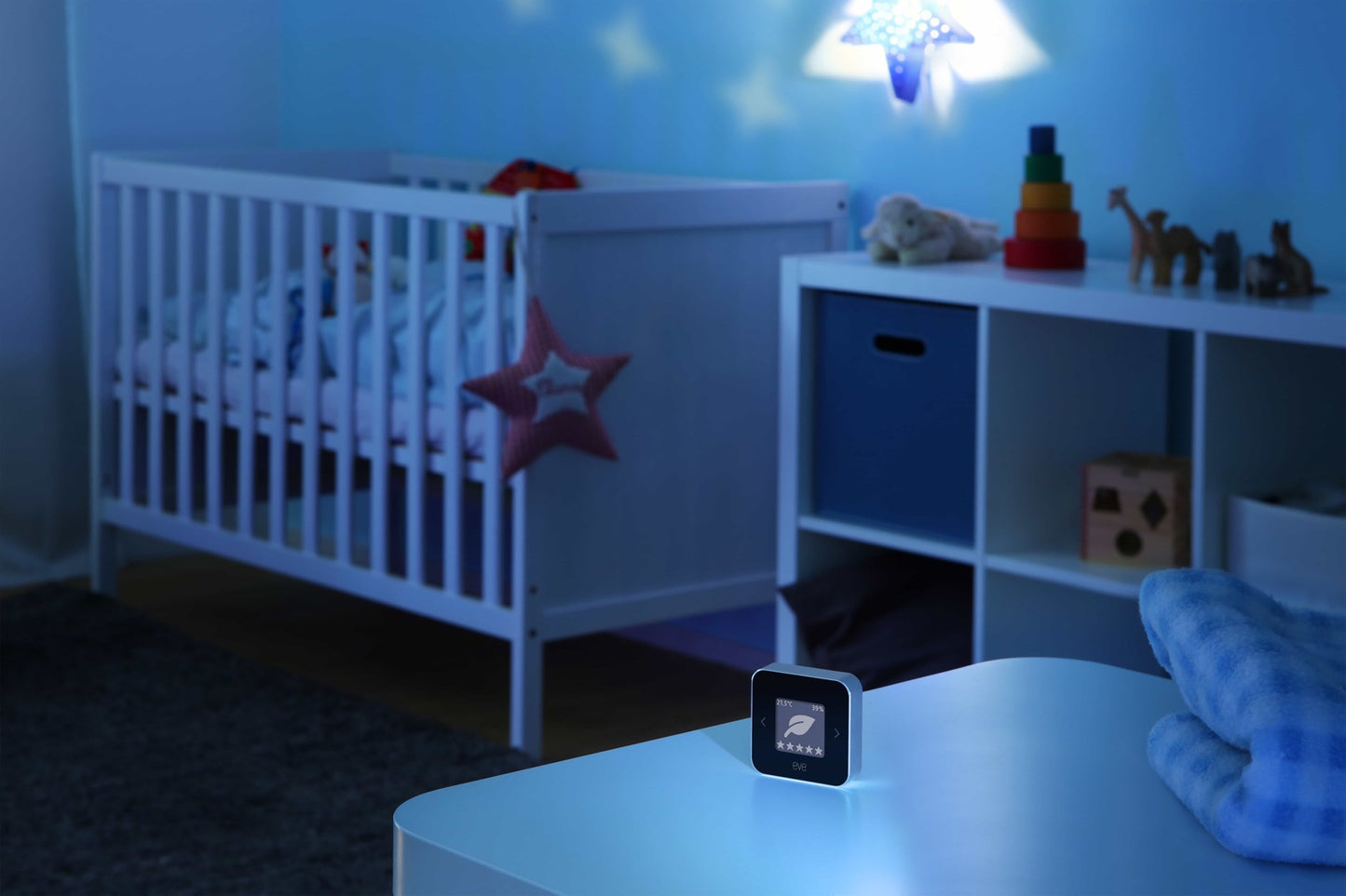 Vnútorný monitor kvality ovzdušia Eve Room s podporou Thread