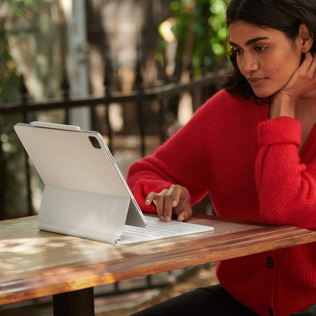 Apple Magic Keyboard pre iPad Pro 12.9 (5. generácie) - Slovenská - Biela