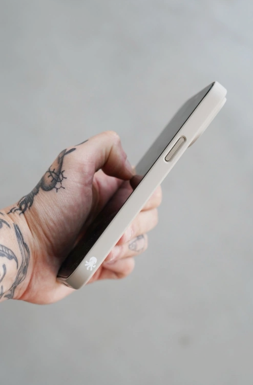 Innocent StrongSkin Magnetický obal pre iPhone 15 Pro Max - Titanium Sivá