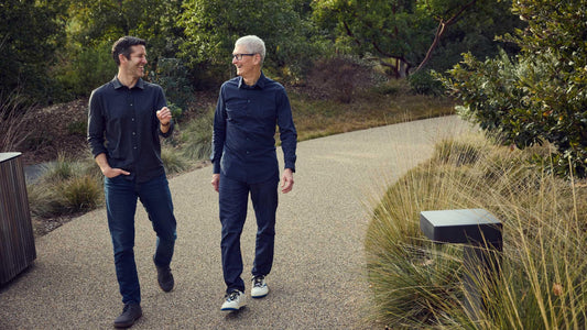 John Ternus sa stane generálnym riaditeľom spoločnosti Apple, Tim Cook bude pokračovať v novej úlohe.