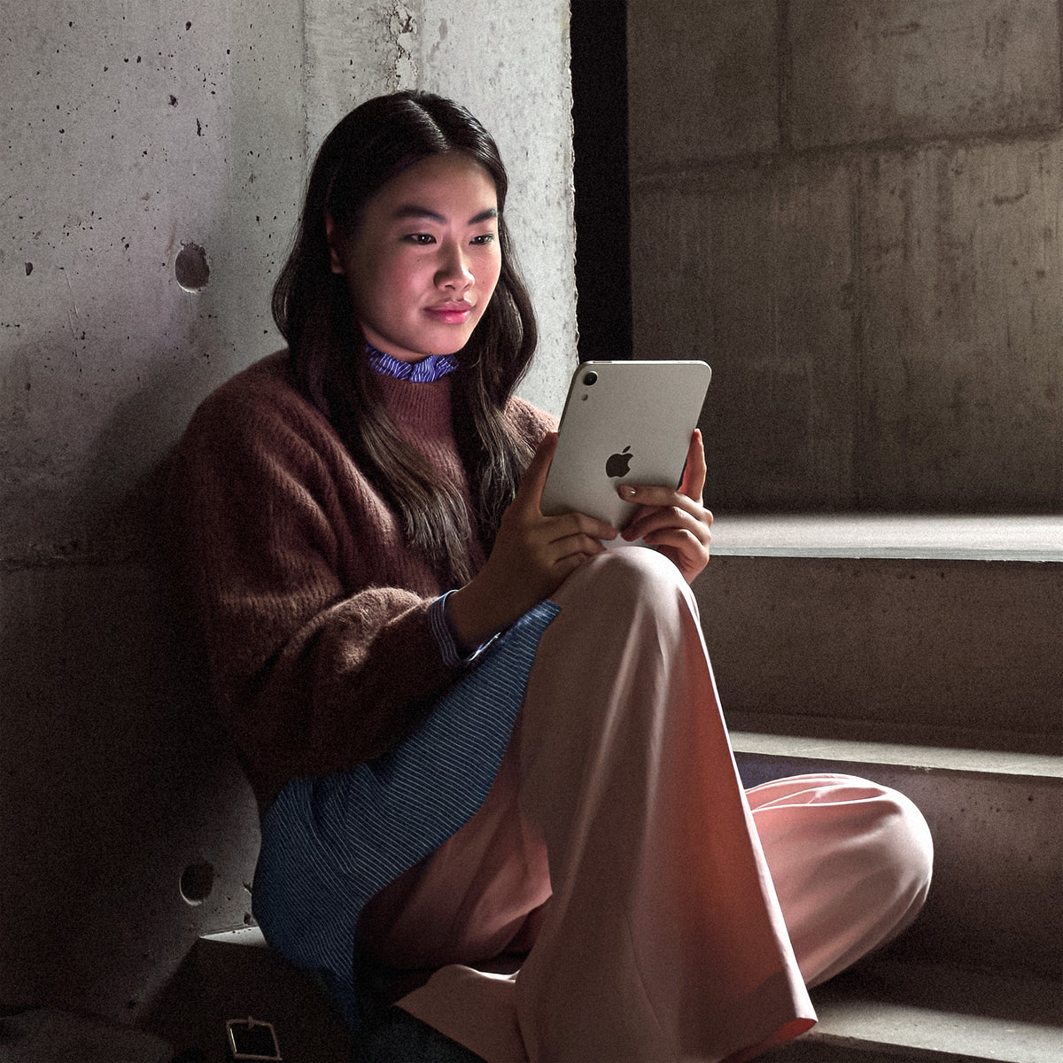 iPad_mini_A20_Pro_Cellular_Starlight_PDP_Image_Position_9__en-WW
