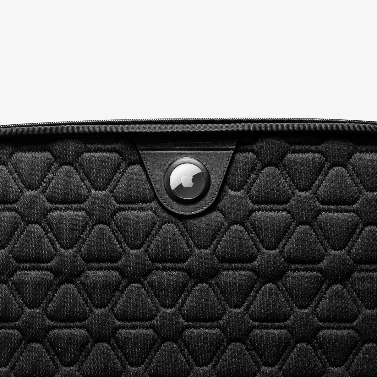Spigen Rugged Armor Pro Pouch pre MacBook Pro 16" - čierny
