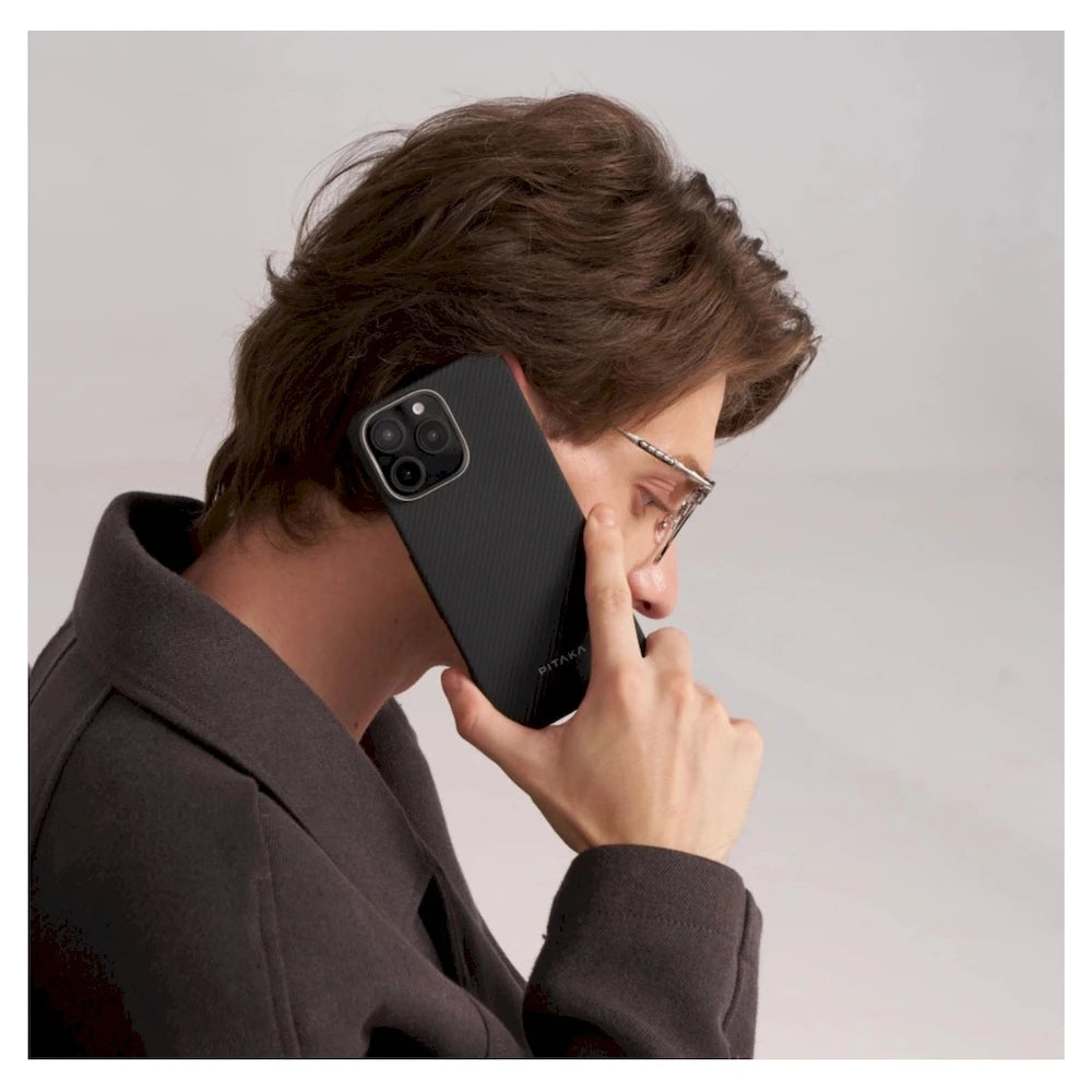 Kryt pre iPhone 16 Plus PitakaUltra-Slim - Black/Grey Twill - iSTYLE.sk