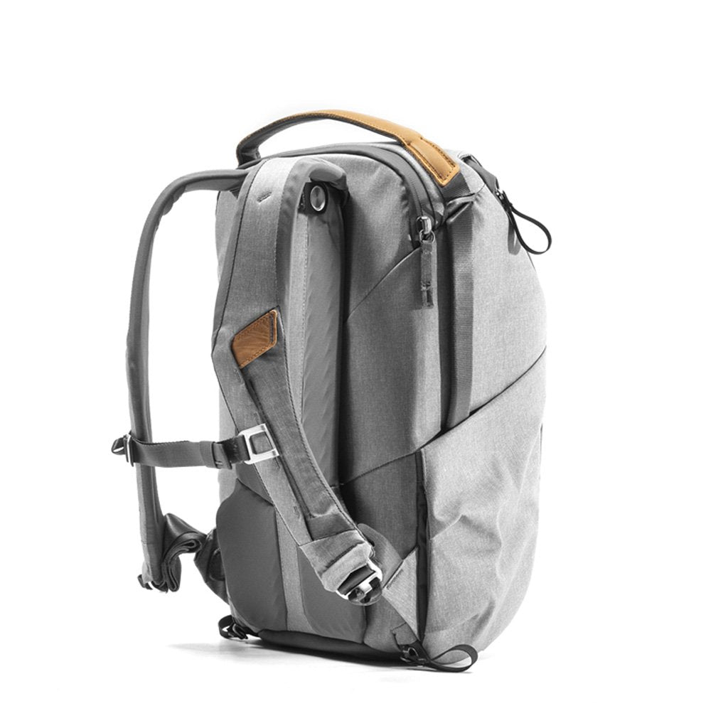 Batoh Peak Design Everyday Backpack 20L v2 - Ash (svetlo šedý)
