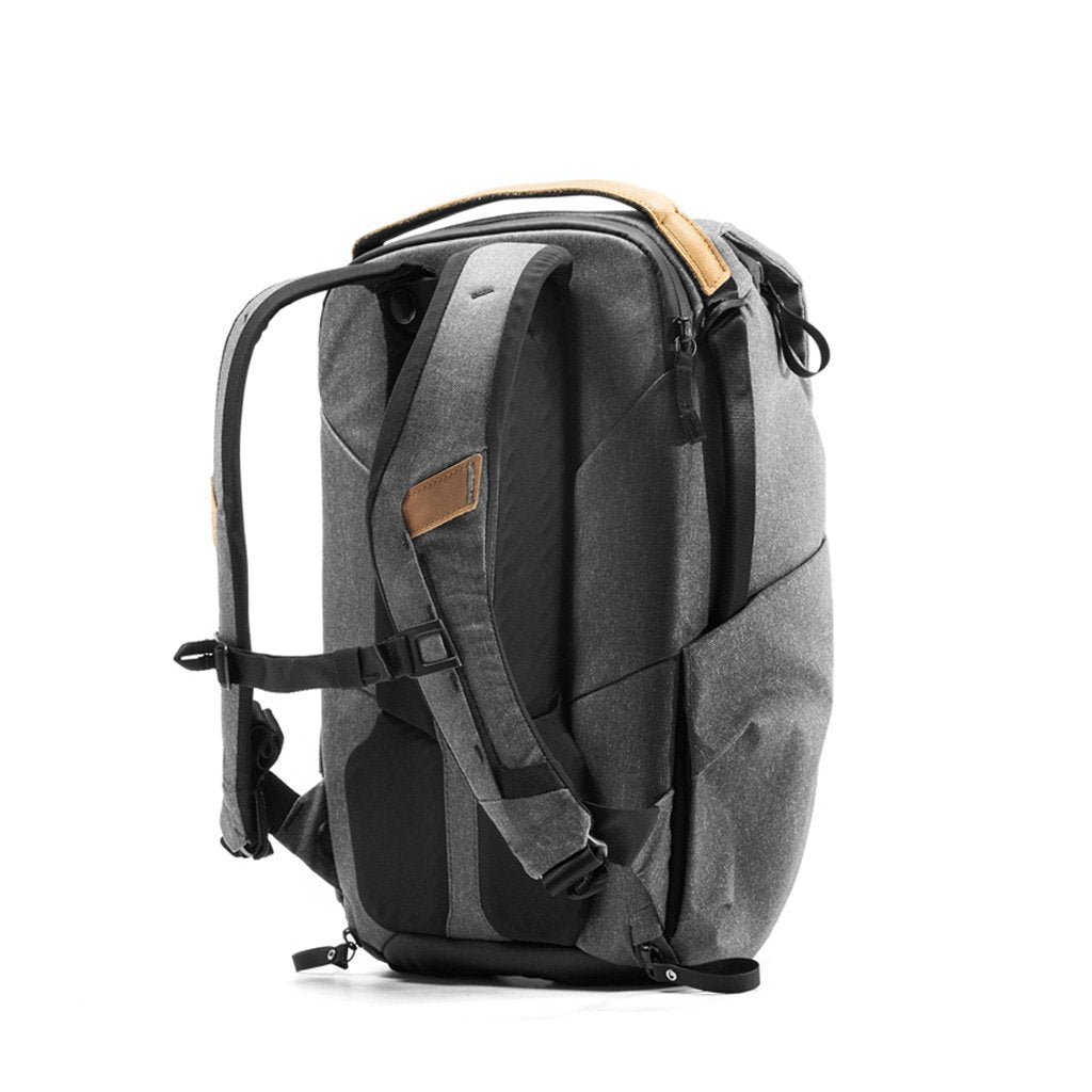 Batoh Peak Design Everyday Backpack 20L v2 - Charcoal (tmavo šedý)