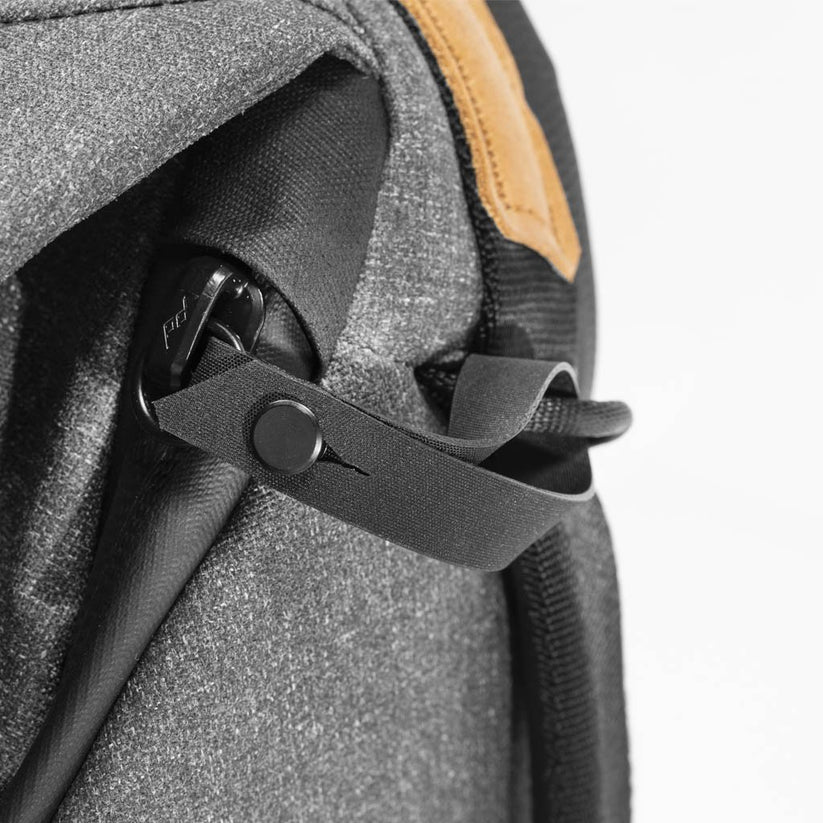 Batoh Peak Design Everyday Backpack 20L v2 - Charcoal (tmavo šedý)