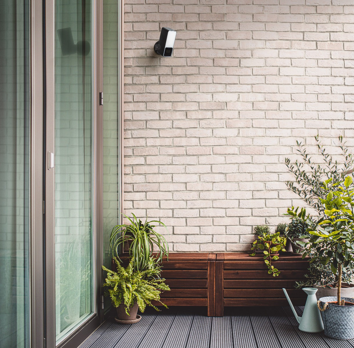 Vonkajšia HomeKit kamera Eve Outdoor Cam Secure Floodlight Camera