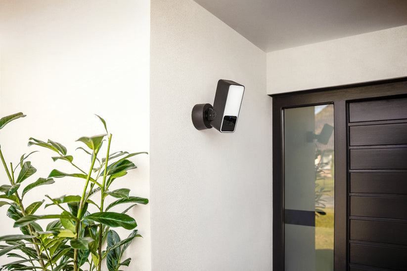 Vonkajšia HomeKit kamera Eve Outdoor Cam Secure Floodlight Camera