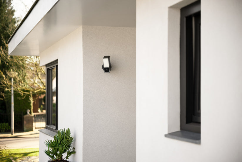 Vonkajšia HomeKit kamera Eve Outdoor Cam Secure Floodlight Camera