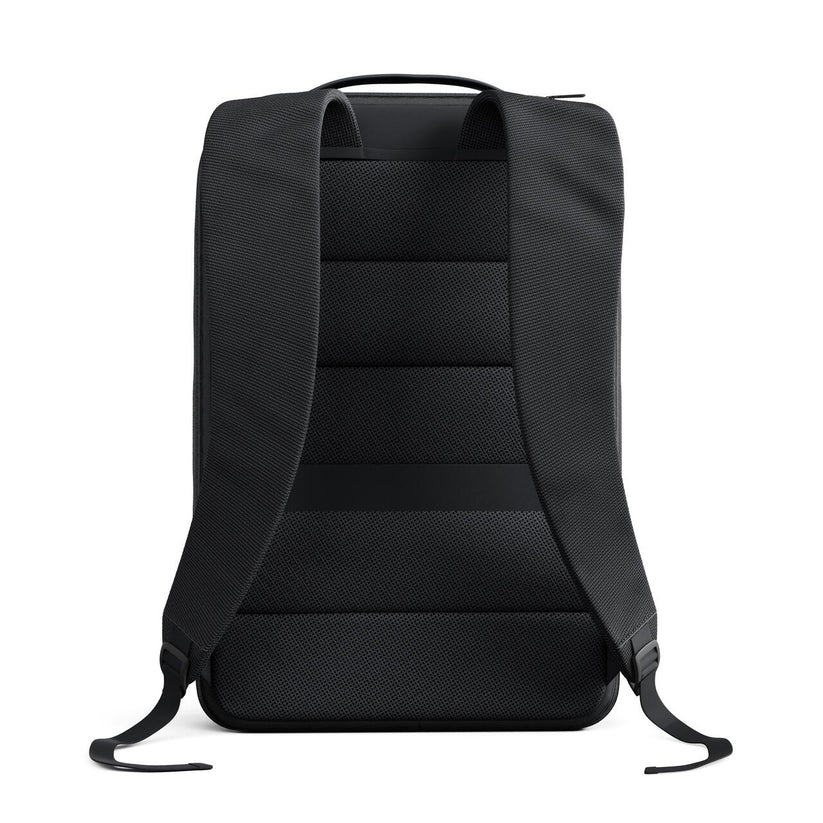Batoh NextOne Getaway pre notebook do 16″, 20 l – čierny – pohľad zozadu