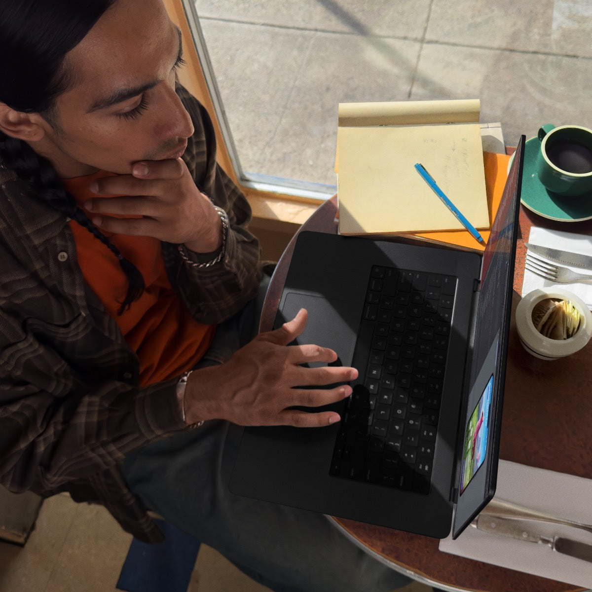 16-palcový MacBook Pro: Apple M3 Pro čip s 12 jadrovým CPU a 18 jadrovým GPU, 36GB, 512GB SSD - Space Black