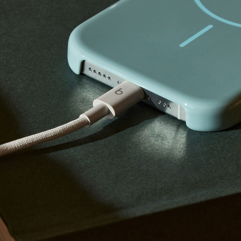 Opletený kábel Beats USB-C/USB-C 1,5 m – béžový – pripojenie k telefónu