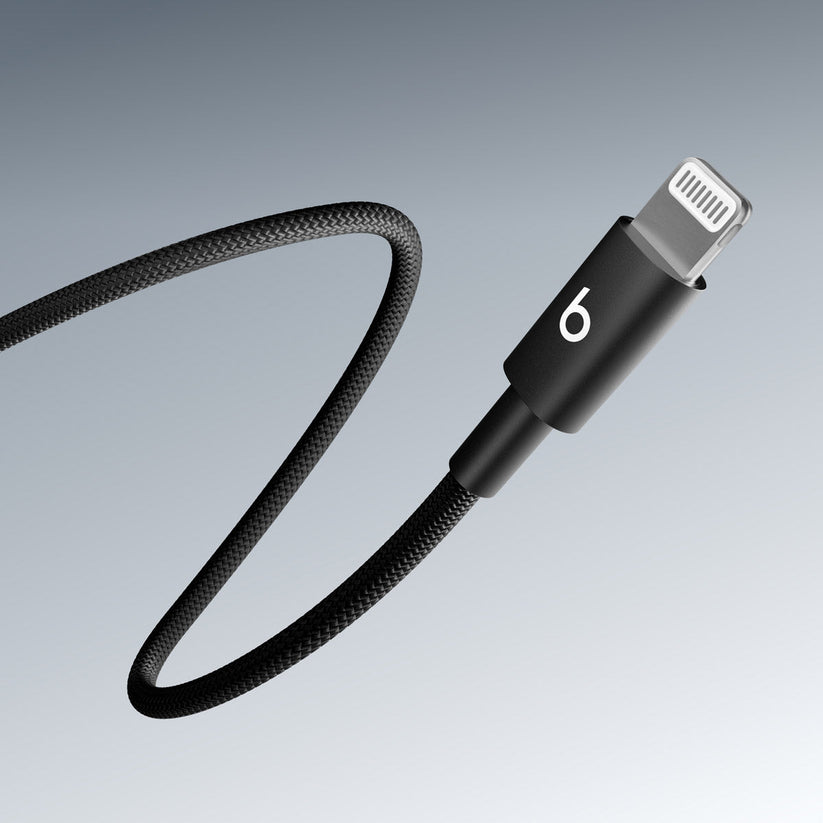 Opletený kábel Beats USB-C/Lightning 1,5 m – čierny – detail konektora