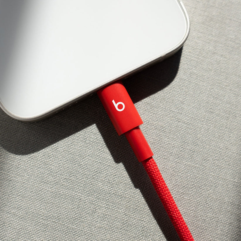 Opletený kábel Beats USB-C/Lightning 1,5 m – červený – pripojenie k telefónu
