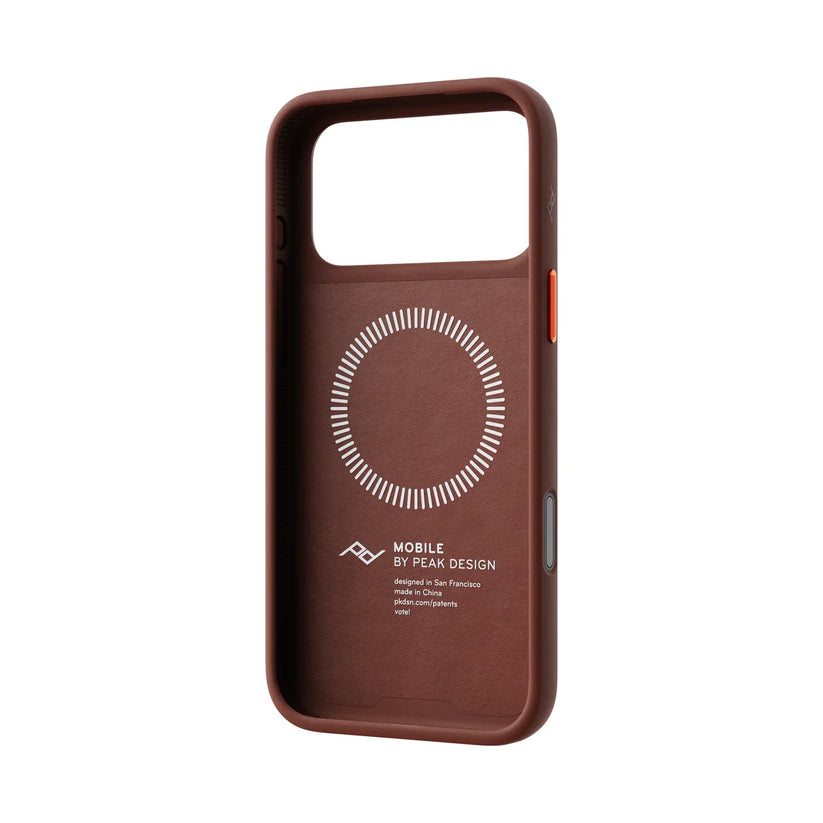 Kryt Peak Design Everyday Case SlimLink Clarino pre iPhone 18 Pro Max – hnedý – šikmý pohľad zvnútra