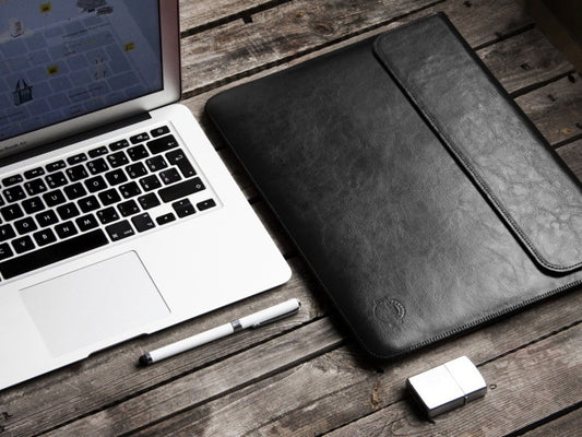 Red Ant  MacBook Pro 13 / Air Retina black Whiskey Aroma sleeve case
