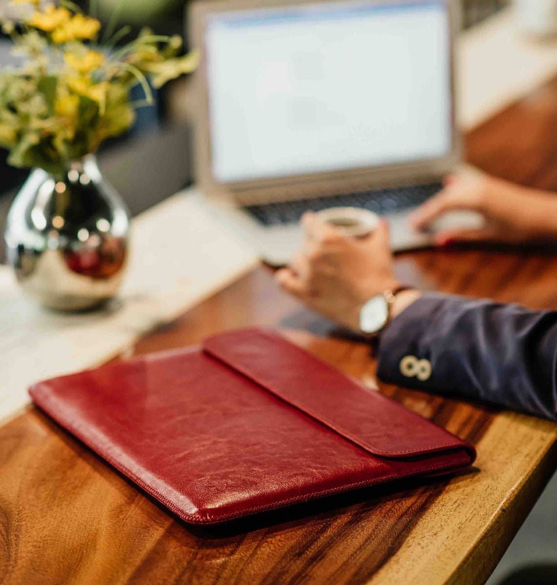 Red Ant  MacBook Pro 14 (2021)  burgundy Whiskey Aroma  sleeve case