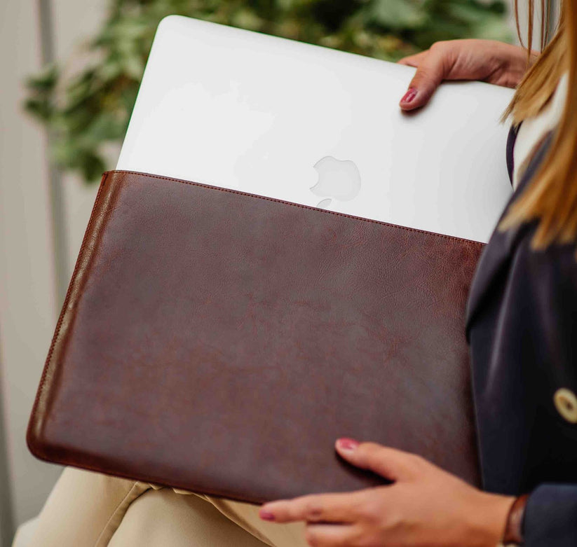 Red Ant APP MacBook Air 15 (2023) brown Whiskey Aroma sleeve case