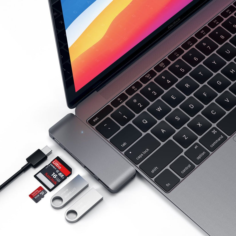 SATECHI USB-C PASS HUB s piatimi výstupmi  - kozmicko sivý